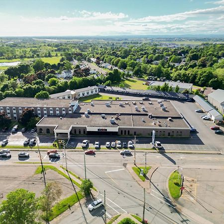 Glengarry Extended Stays Труро Екстериор снимка