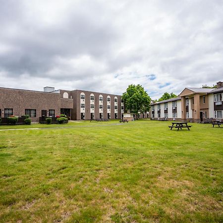 Glengarry Extended Stays Труро Екстериор снимка