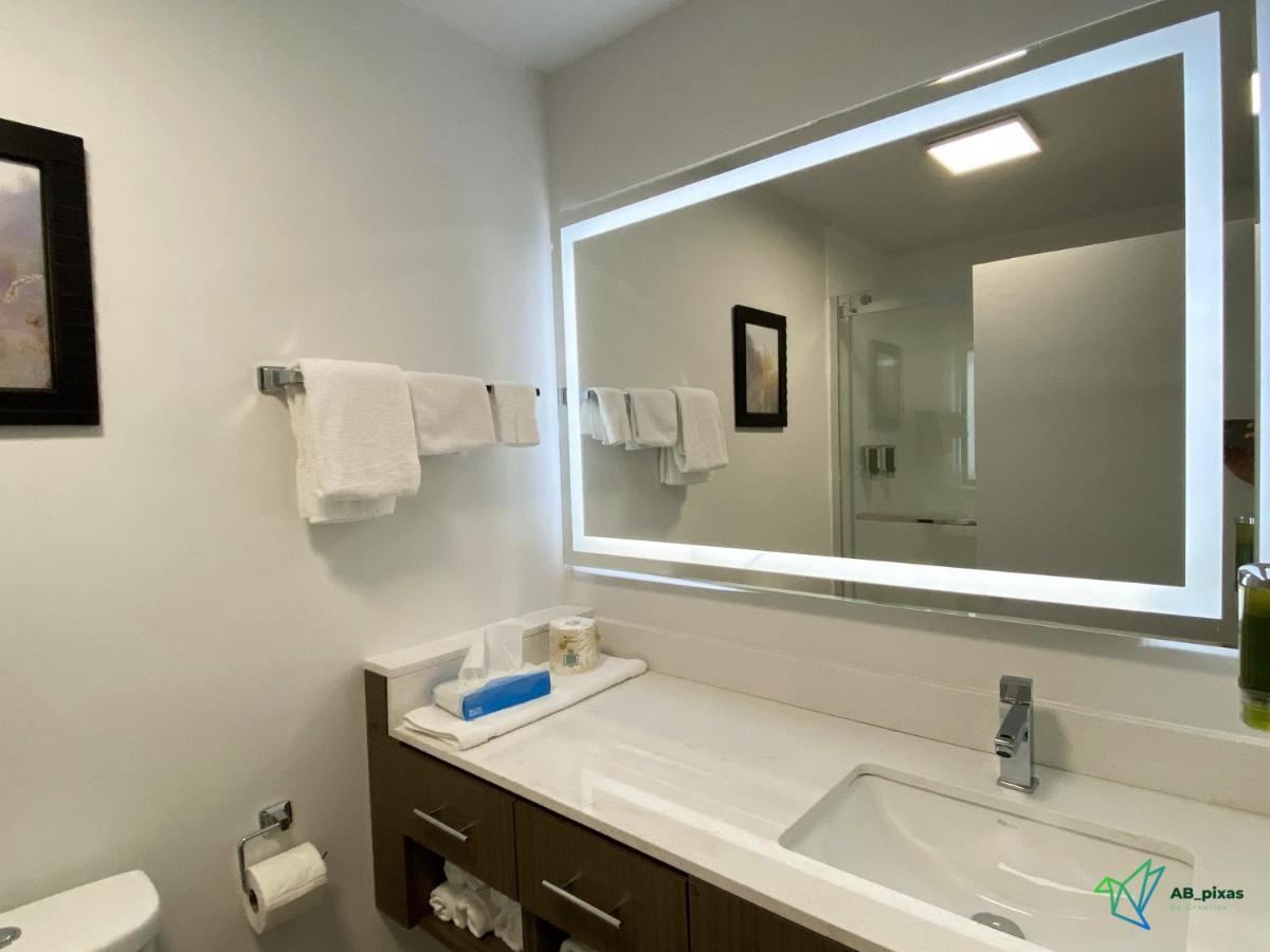 Glengarry Extended Stays Труро Екстериор снимка