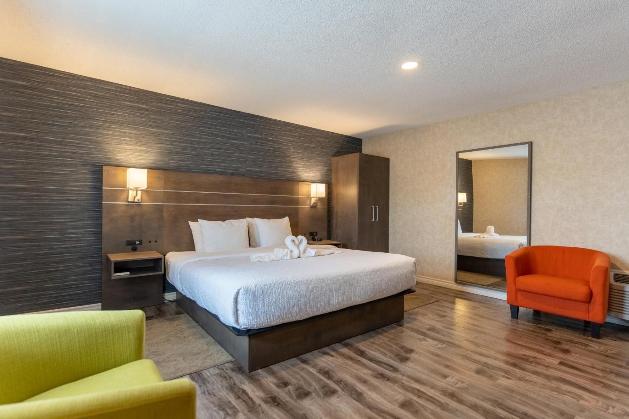 Glengarry Extended Stays Труро Екстериор снимка