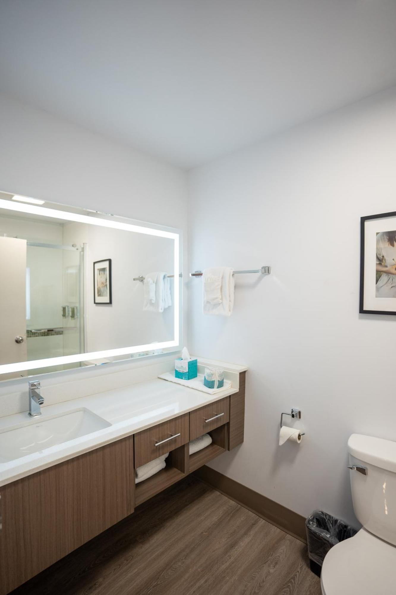 Glengarry Extended Stays Труро Екстериор снимка