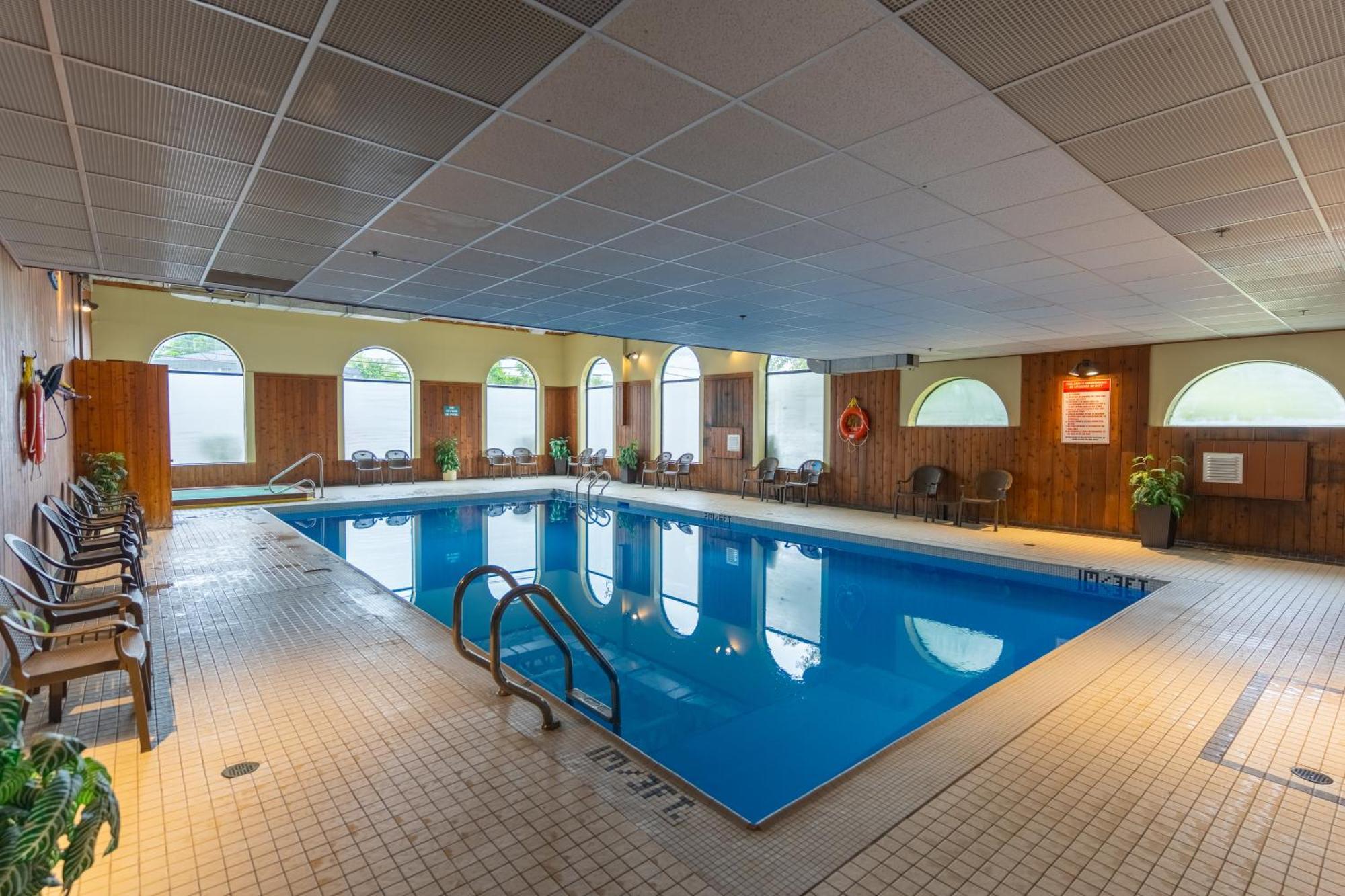 Glengarry Extended Stays Труро Екстериор снимка