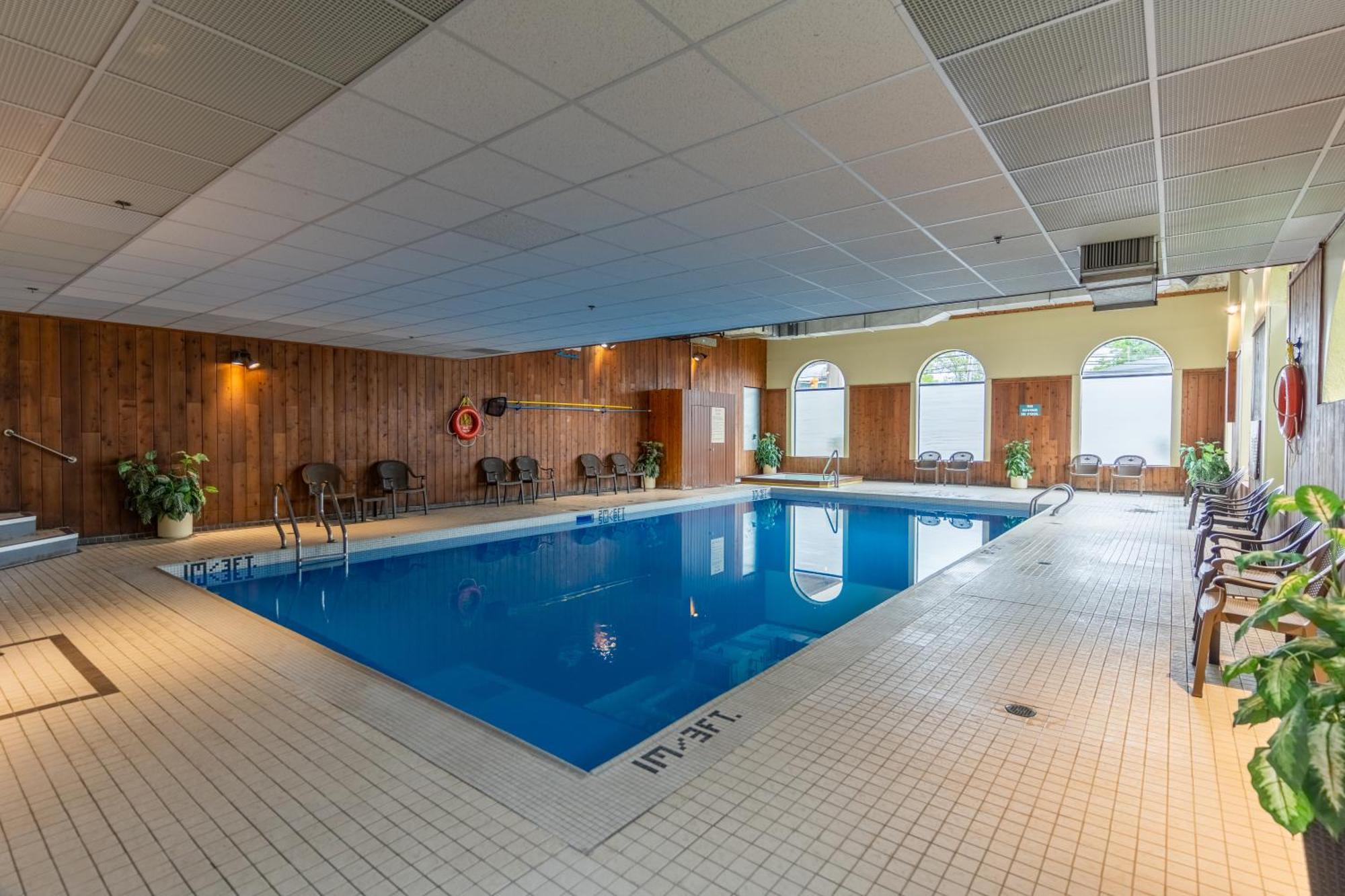 Glengarry Extended Stays Труро Екстериор снимка