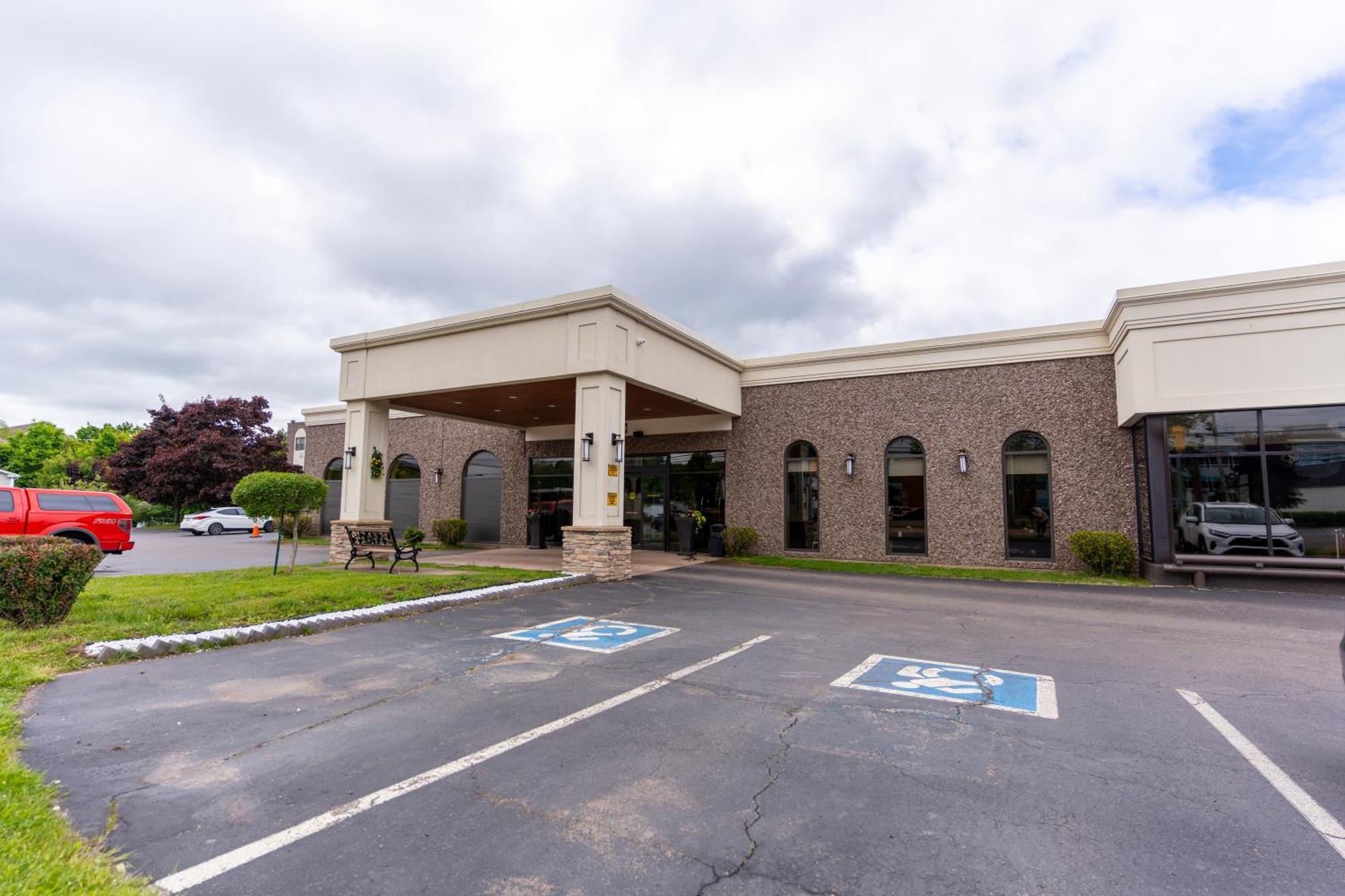 Glengarry Extended Stays Труро Екстериор снимка